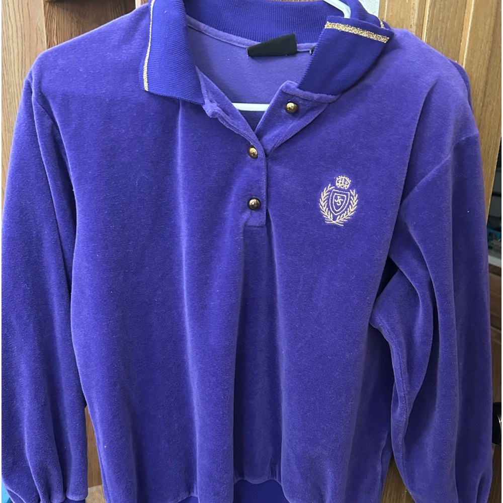 Women’s vintage sweatshirt. Beautiful purple color
